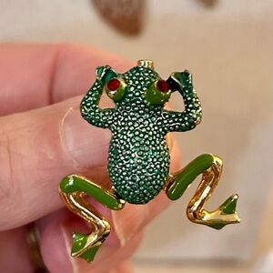 🐸 Adorable Little Vintage Frog Brooch 🐸